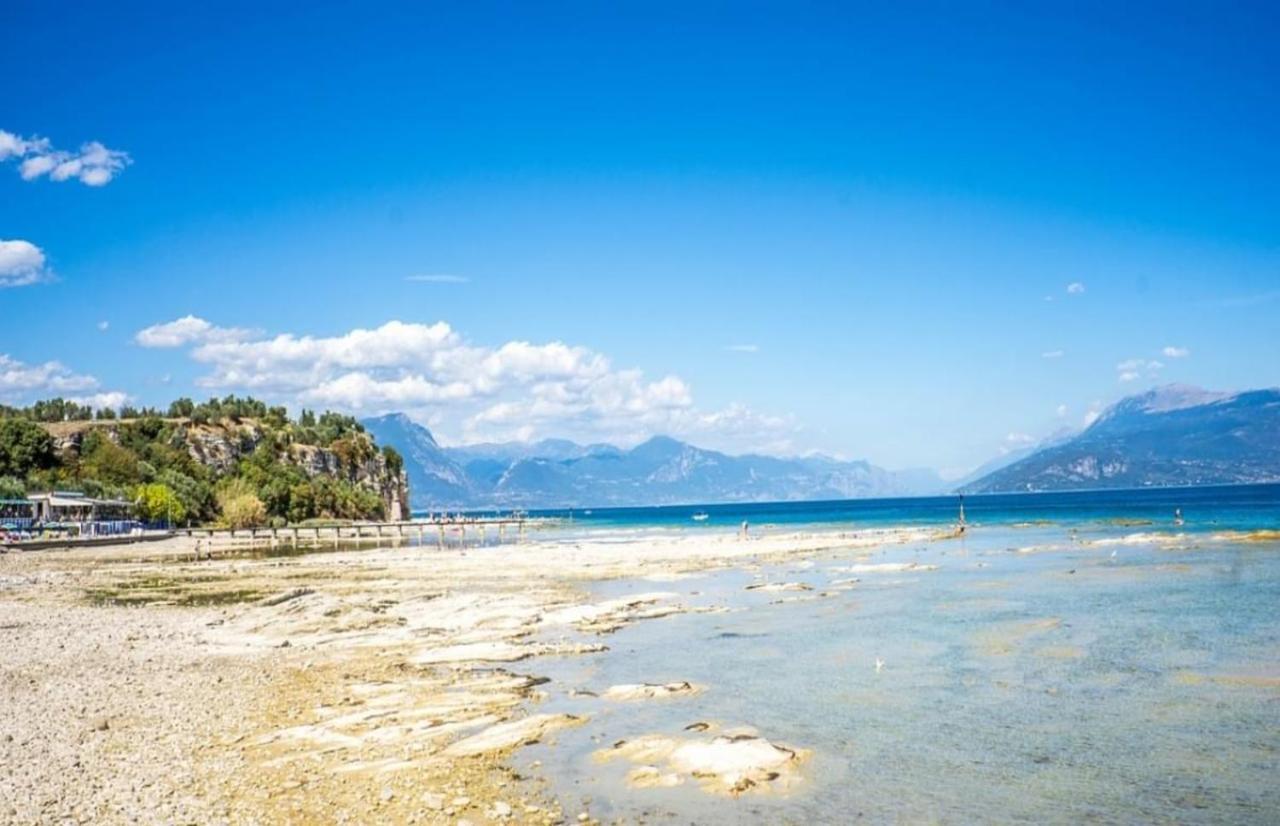 Perseo Apartment - 200M Dal Lago Di Garda Sirmione Bagian luar foto