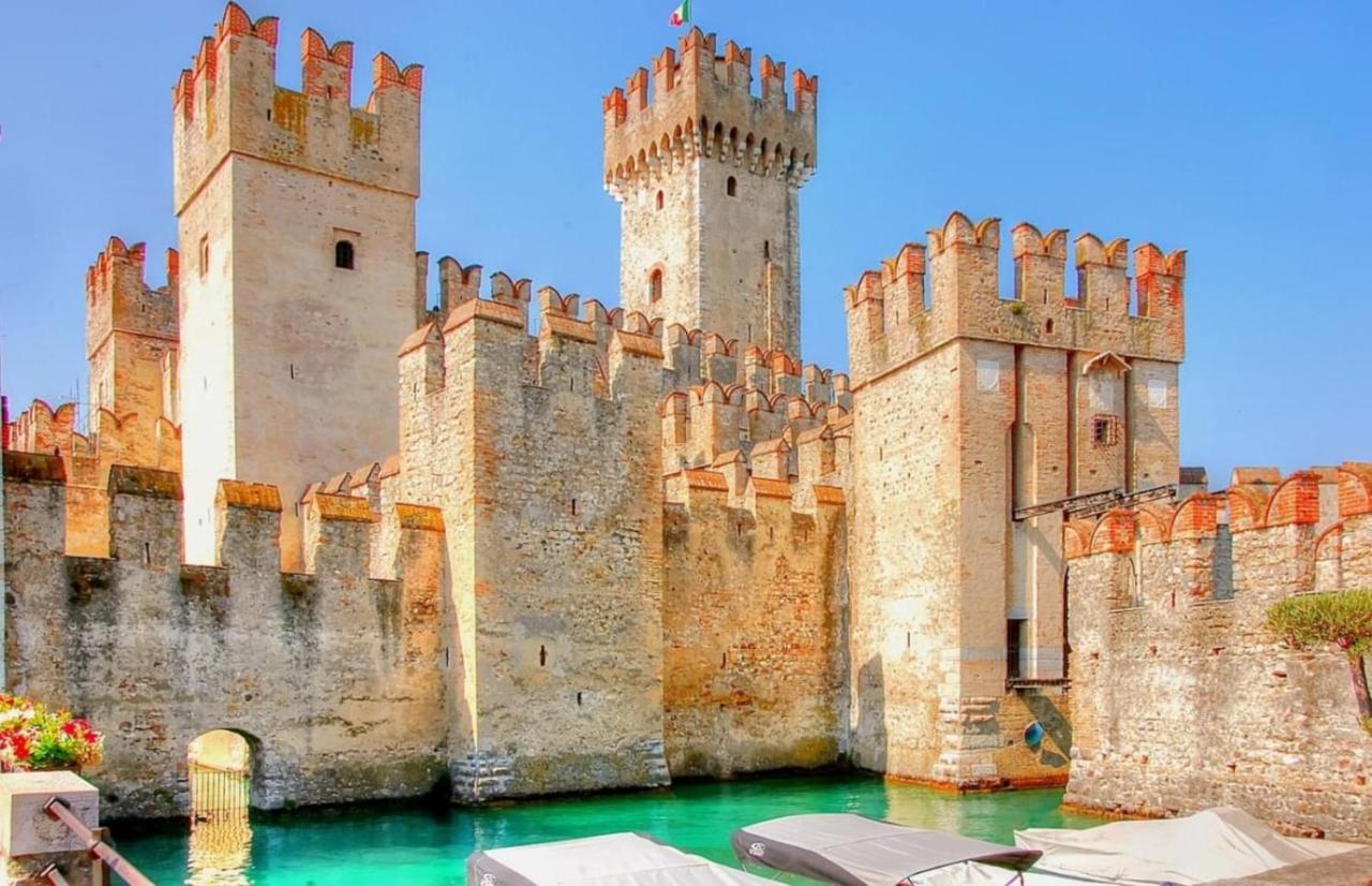 Perseo Apartment - 200M Dal Lago Di Garda Sirmione Bagian luar foto