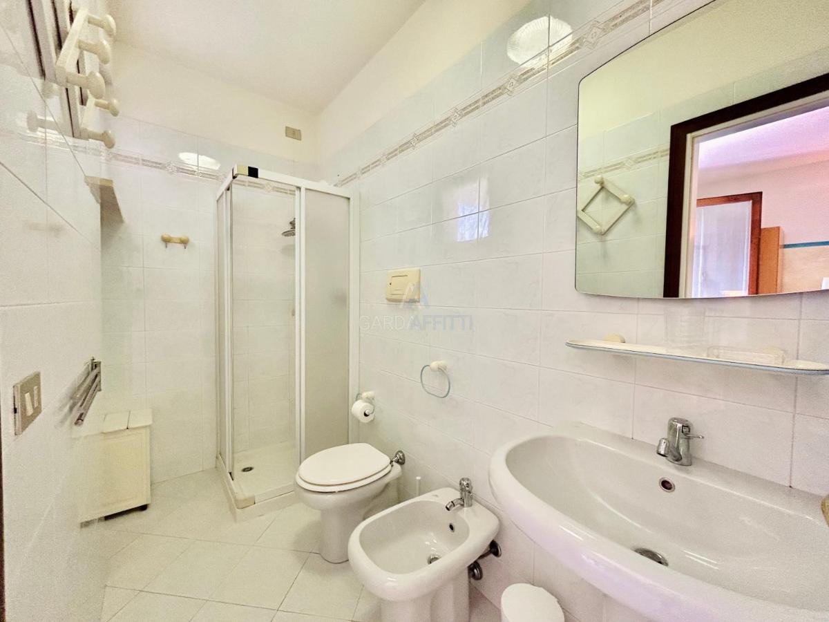 Perseo Apartment - 200M Dal Lago Di Garda Sirmione Bagian luar foto