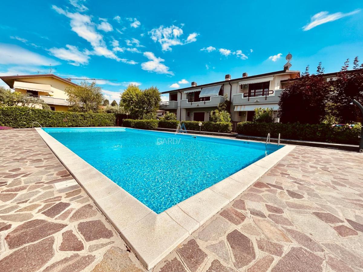 Perseo Apartment - 200M Dal Lago Di Garda Sirmione Bagian luar foto