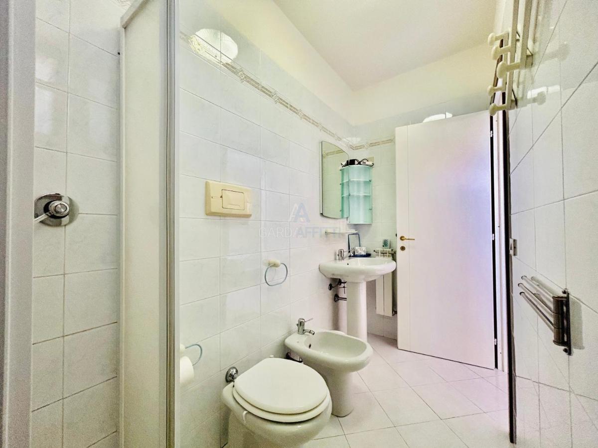 Perseo Apartment - 200M Dal Lago Di Garda Sirmione Bagian luar foto