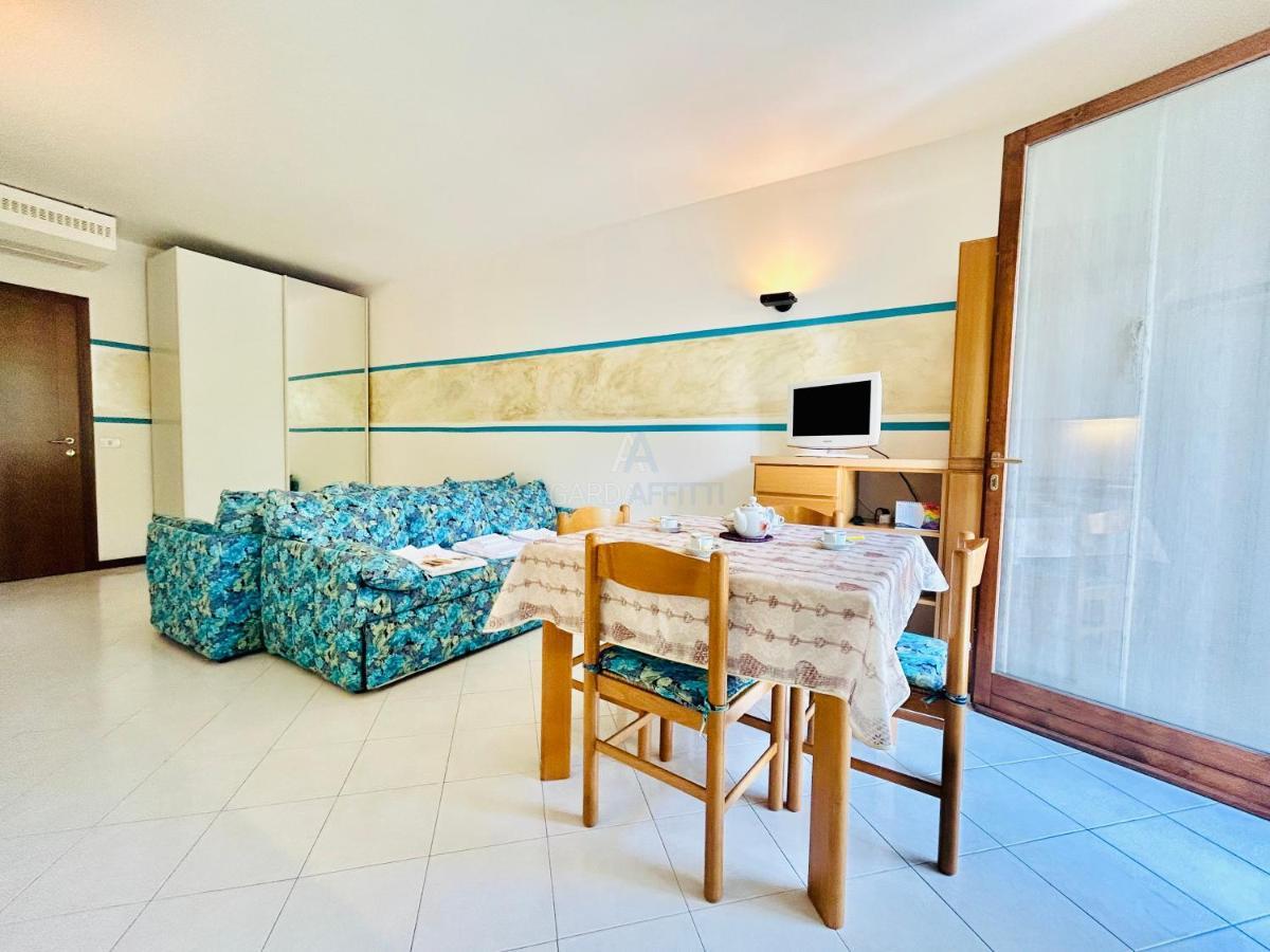 Perseo Apartment - 200M Dal Lago Di Garda Sirmione Bagian luar foto
