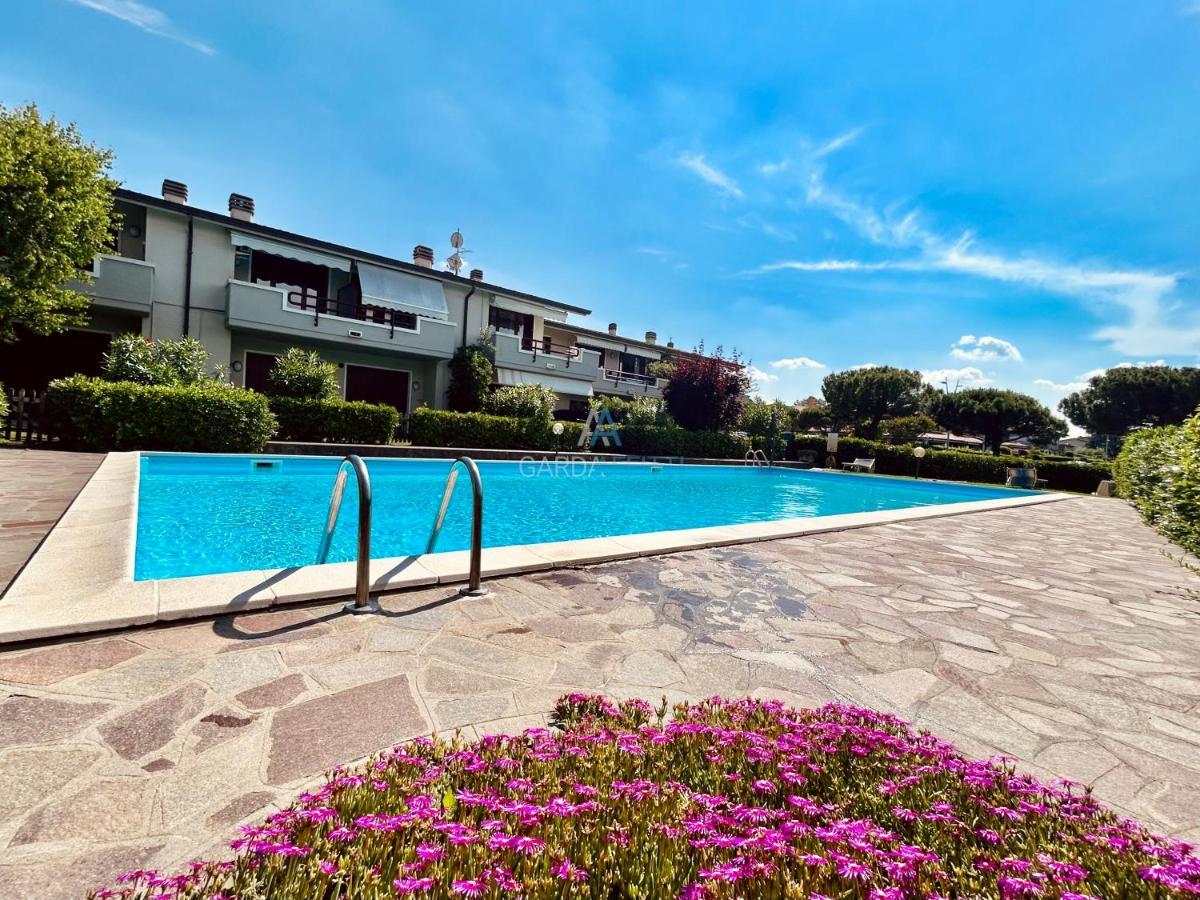 Perseo Apartment - 200M Dal Lago Di Garda Sirmione Bagian luar foto
