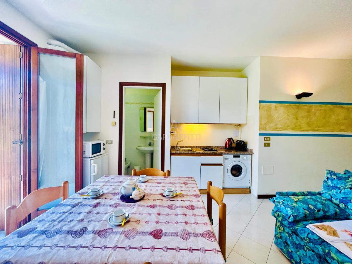 Perseo Apartment - 200M Dal Lago Di Garda Sirmione Bagian luar foto