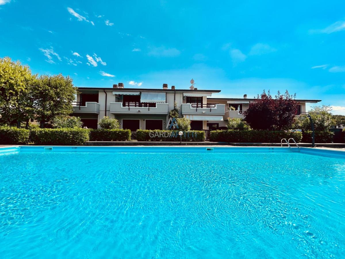 Perseo Apartment - 200M Dal Lago Di Garda Sirmione Bagian luar foto