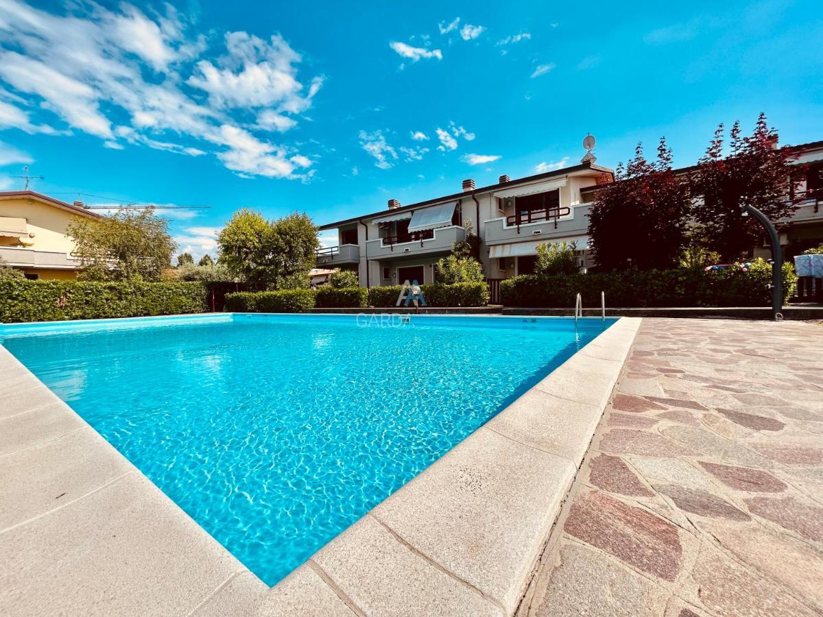 Perseo Apartment - 200M Dal Lago Di Garda Sirmione Bagian luar foto